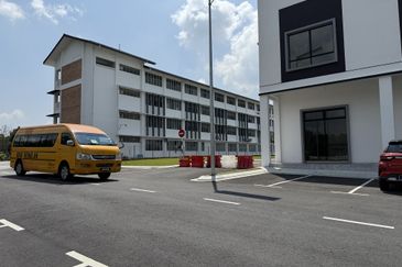 Eco Avenue 2 Eco Tropics 2Sty shop office to rent