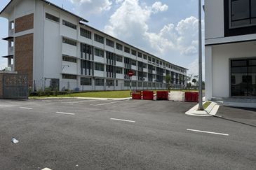 Eco Avenue 2 Eco Tropics 2Sty shop office to rent