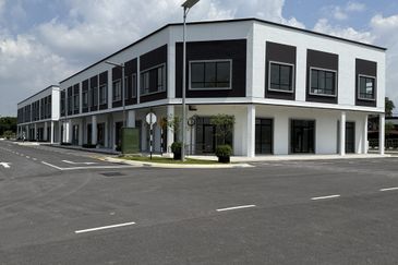 Eco Avenue 2 Eco Tropics 2Sty shop office to rent