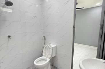 Skudai Damai Jaya 2Sty low cost corner for sale