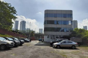  Jalan Tun Abdul Razak Susur 2  Four-sty Office tower for rent