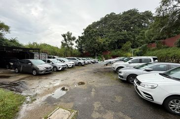  Jalan Tun Abdul Razak Susur 2  Four-sty Office tower for rent