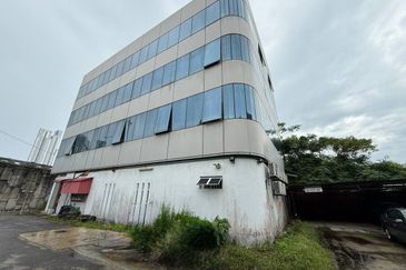  Jalan Tun Abdul Razak Susur 2  Four-sty Office tower for rent