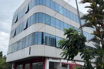  Jalan Tun Abdul Razak Susur 2  Four-sty Office tower for rent