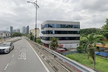  Jalan Tun Abdul Razak Susur 2  Four-sty Office tower for rent