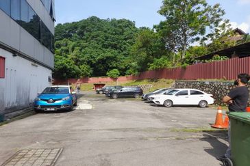  Jalan Tun Abdul Razak Susur 2  Four-sty Office tower for rent