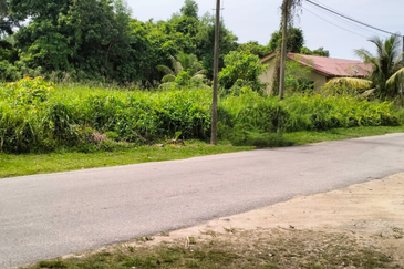 3 LOT TANAH PERUMAHAN UNTUK DIJUAL DI JALAN SRI JAYA, KAMPUNG PENGKALAN PANDAN, KEMAMAN, TERENGGANU