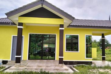 2 UNIT RUMAH SEMI D UNTUK DIJUAL DI JALAN LAMA KIJAL (TELUK KALONG - TITIAN BERAYONG), KIJAL, KEMAMAN, TERENGGANU
