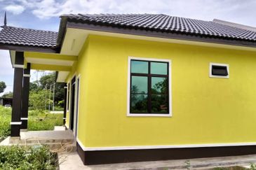 2 UNIT RUMAH SEMI D UNTUK DIJUAL DI JALAN LAMA KIJAL (TELUK KALONG - TITIAN BERAYONG), KIJAL, KEMAMAN, TERENGGANU