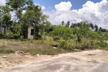 TANAH & RUMAH SEPARUH SIAP UNTUK DIJUAL DI RTB KAMPUNG MERTAU, TITIAN BERAYUN, KIJAL, KEMAMAN, TERENGGANU