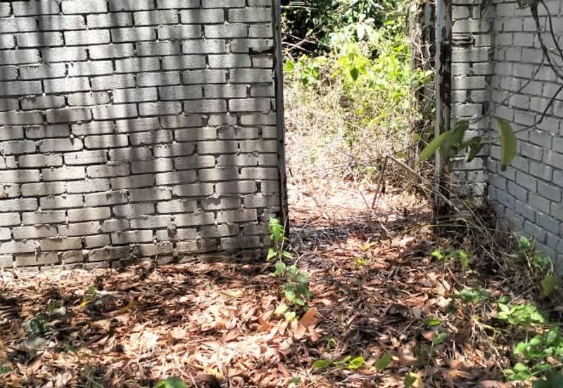 TANAH & RUMAH SEPARUH SIAP UNTUK DIJUAL DI RTB KAMPUNG MERTAU, TITIAN BERAYUN, KIJAL, KEMAMAN, TERENGGANU