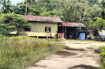 TANAH UNTUK DIJUAL DI KAMPUNG CHENDOR, KUANTAN, PAHANG