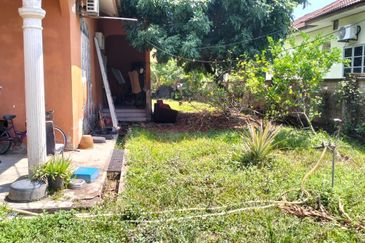 RUMAH BANGLO SETINGKAT UNTUK DIJUAL DI L 31-1, PT 4303, SURA HUJUNG, DUNGUN, TERENGGANU