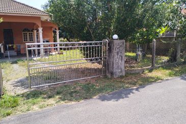 RUMAH BANGLO SETINGKAT UNTUK DIJUAL DI L 31-1, PT 4303, SURA HUJUNG, DUNGUN, TERENGGANU