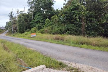 2 LOT TANAH PERUMAHAN UNTUK DIJUAL DI LORONG PERMATA 8, TAMAN PERMINT PERMATA, KUALA BERANG, TERENGGANU