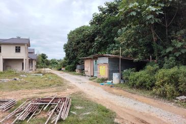 6 LOT TANAH PERUMAHAN UNTUK DIJUAL DI JALAN CIKGU KARIM, KUALA BERANG, TERENGGANU