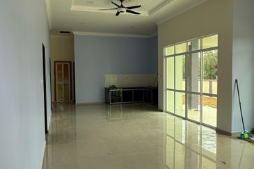 RUMAH BANGLO UNTUK DIJUAL DI KAMPUNG PELAM, TELEMONG, TERENGGANU