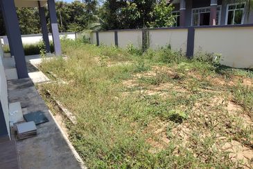 RUMAH BANGLO UNTUK DIJUAL DI KAMPUNG PELAM, TELEMONG, TERENGGANU