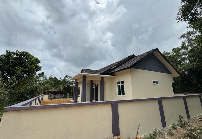 RUMAH BANGLO UNTUK DIJUAL DI KAMPUNG PELAM, TELEMONG, TERENGGANU