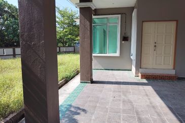 RUMAH SEMI D (CORNER LOT) UNTUK DIJUAL DI LOT 61151, TAMAN FIRDAUS 4, BINJAI, KEMAMAN, TERENGGANU