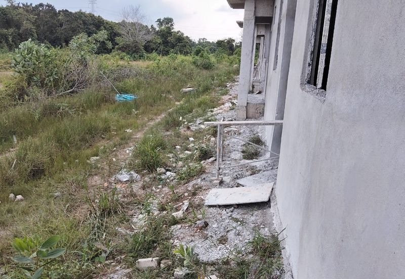 4 UNIT RUMAH SEMI D UNTUK DIJUAL DI SEBELAH TAMAN SRI BAYU, TAMAN MUNAWARRAH, BATU 3, BINJAI, KEMAMAN, TERENGGANU