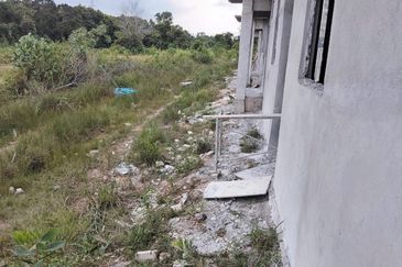 4 UNIT RUMAH SEMI D UNTUK DIJUAL DI SEBELAH TAMAN SRI BAYU, TAMAN MUNAWARRAH, BATU 3, BINJAI, KEMAMAN, TERENGGANU