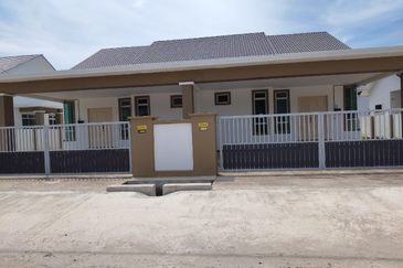 4 UNIT SEMI D UNTUK DIJUAL DI JALAN MELOR 2, KEMASIK, KEMAMAN, TERENGGANU