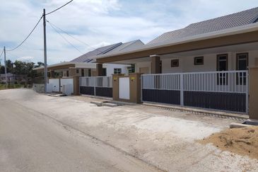 4 UNIT SEMI D UNTUK DIJUAL DI JALAN MELOR 2, KEMASIK, KEMAMAN, TERENGGANU