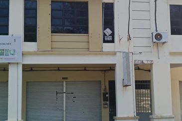 BANGUNAN KEDAI 2 TINGKAT UNTUK DIJUAL DI 18339, KAWASAN PERINDUSTRIAN JAKAR 3, FASA 2, CHUKAI, KEMAMAN, TERENGGANU