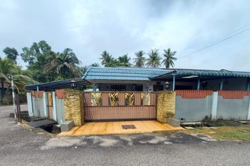 RUMAH TERES (CORNER LOT) UNTUK DIJUAL DI NO 6460, LORONG PULAI 1, BATU 2, JALAN AIR PUTIH, KEMAMAN, TERENGGANU