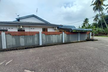 RUMAH TERES (CORNER LOT) UNTUK DIJUAL DI NO 6460, LORONG PULAI 1, BATU 2, JALAN AIR PUTIH, KEMAMAN, TERENGGANU