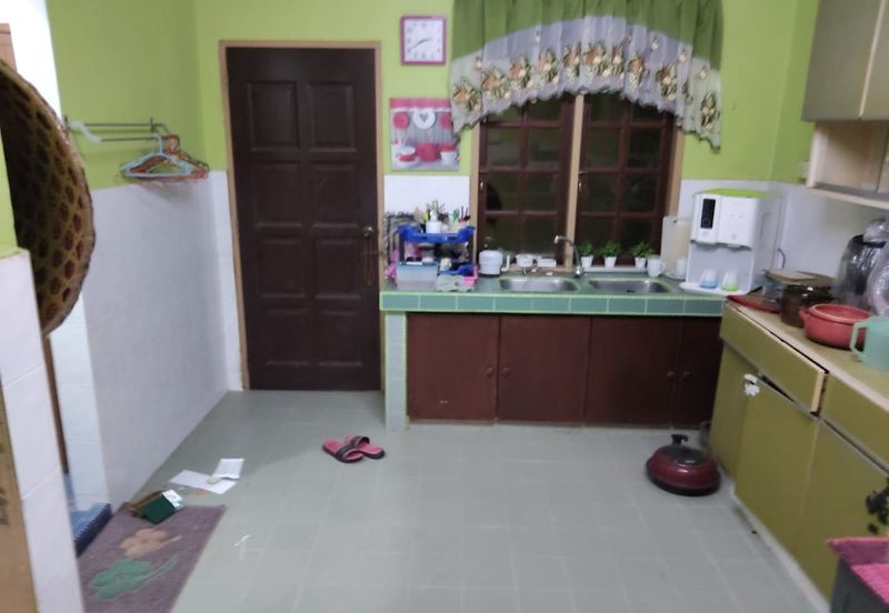 RUMAH TERES (CORNER LOT) UNTUK DIJUAL DI NO 6460, LORONG PULAI 1, BATU 2, JALAN AIR PUTIH, KEMAMAN, TERENGGANU