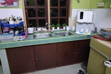 RUMAH TERES (CORNER LOT) UNTUK DIJUAL DI NO 6460, LORONG PULAI 1, BATU 2, JALAN AIR PUTIH, KEMAMAN, TERENGGANU
