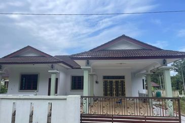 RUMAH BANGLO SETINGKAT UNTUK DIJUAL DI KAMPUNG SEBERANG, BUKIT PAYUNG, MARANG, TERENGGANU
