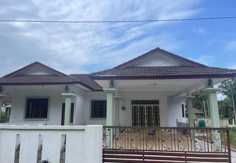 RUMAH BANGLO SETINGKAT UNTUK DIJUAL DI KAMPUNG SEBERANG, BUKIT PAYUNG, MARANG, TERENGGANU