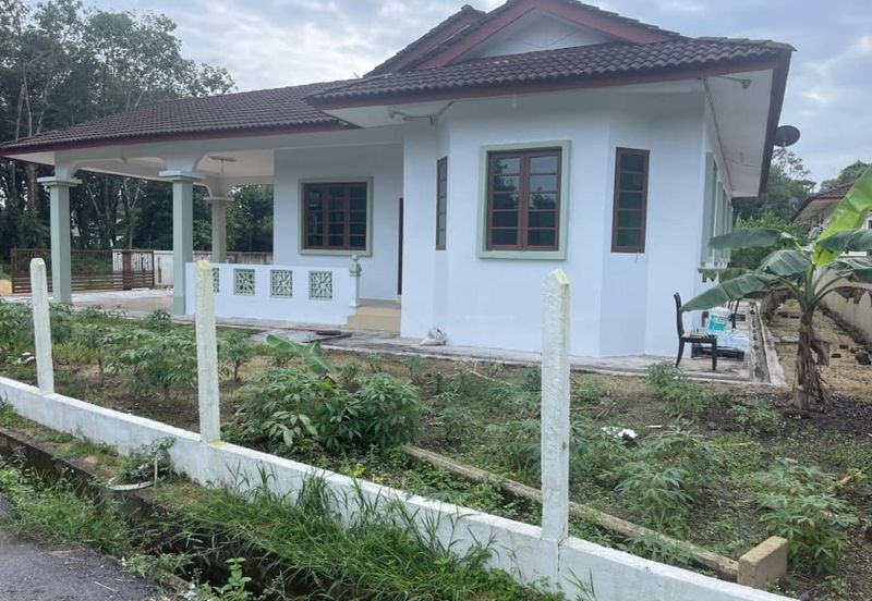 RUMAH BANGLO SETINGKAT UNTUK DIJUAL DI KAMPUNG SEBERANG, BUKIT PAYUNG, MARANG, TERENGGANU