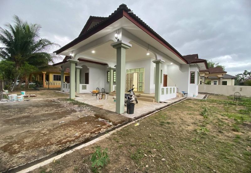RUMAH BANGLO SETINGKAT UNTUK DIJUAL DI KAMPUNG SEBERANG, BUKIT PAYUNG, MARANG, TERENGGANU