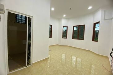 RUMAH BANGLO SETINGKAT UNTUK DIJUAL DI KAMPUNG SEBERANG, BUKIT PAYUNG, MARANG, TERENGGANU