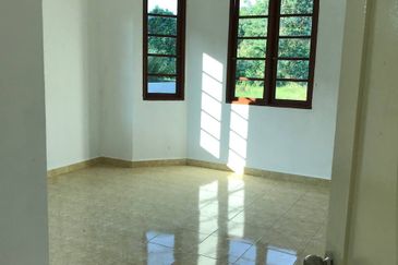 RUMAH BANGLO SETINGKAT UNTUK DIJUAL DI KAMPUNG SEBERANG, BUKIT PAYUNG, MARANG, TERENGGANU