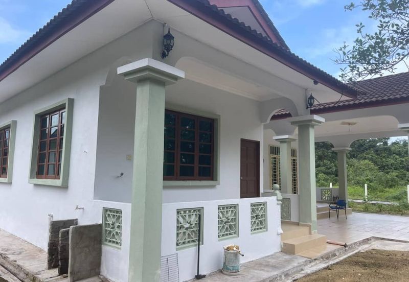 RUMAH BANGLO SETINGKAT UNTUK DIJUAL DI KAMPUNG SEBERANG, BUKIT PAYUNG, MARANG, TERENGGANU