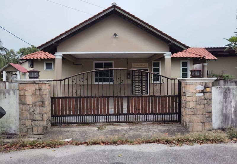 RUMAH BANGLO SETINGKAT UNTUK DIJUAL DI NO. 7635, LORONG SERINDIT 17, MERAGA BERIS,  (BELAKANG RR MERAGA BERIS), KEMAMAN, TERENGGANU