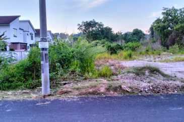 TANAH LOT PERUMAHAN UNTUK DIJUAL DI (BELAKANG PASARAYA TEN-TEN), GELIGA, KEMAMAN, TERENGGANU