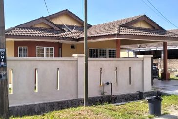 RUMAH BANGLO SETINGKAT UNTUK DIJUAL DI 7443, TAMAN ALAMANDA 1, BANDAR BARU BUKIT MENTOK, CHUKAI, KEMAMAN, TERENGGANU