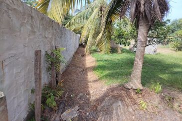 2 LOT TANAH PERUMAHAN UNTUK DIJUAL DI MERAGA BERIS, KIJAL, KEMAMAN, TERENGGANU