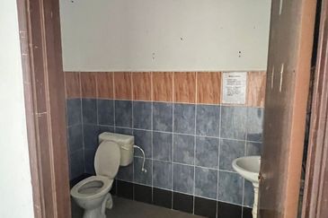 RUMAH TEREB 2 TINGKAT UNTUK DIJUAL DI PT 15509, TAMAN CHUKAI INDAH 2, JALAN HAJI WAN NGAH, CHUKAI, KEMAMAN, TERENGGANU