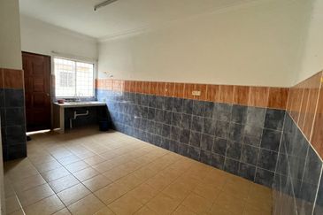 RUMAH TEREB 2 TINGKAT UNTUK DIJUAL DI PT 15509, TAMAN CHUKAI INDAH 2, JALAN HAJI WAN NGAH, CHUKAI, KEMAMAN, TERENGGANU