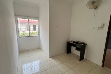 RUMAH TEREB 2 TINGKAT UNTUK DIJUAL DI PT 15509, TAMAN CHUKAI INDAH 2, JALAN HAJI WAN NGAH, CHUKAI, KEMAMAN, TERENGGANU