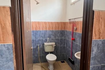 RUMAH TEREB 2 TINGKAT UNTUK DIJUAL DI PT 15509, TAMAN CHUKAI INDAH 2, JALAN HAJI WAN NGAH, CHUKAI, KEMAMAN, TERENGGANU