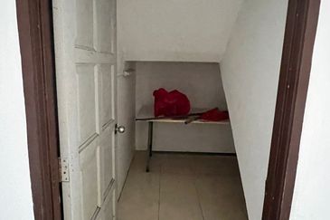 RUMAH TEREB 2 TINGKAT UNTUK DIJUAL DI PT 15509, TAMAN CHUKAI INDAH 2, JALAN HAJI WAN NGAH, CHUKAI, KEMAMAN, TERENGGANU