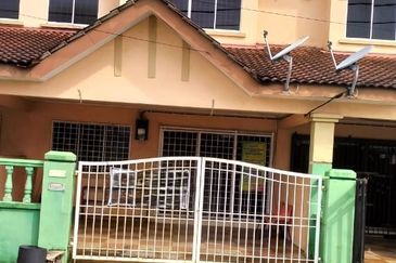 RUMAH TEREB 2 TINGKAT UNTUK DIJUAL DI PT 15509, TAMAN CHUKAI INDAH 2, JALAN HAJI WAN NGAH, CHUKAI, KEMAMAN, TERENGGANU